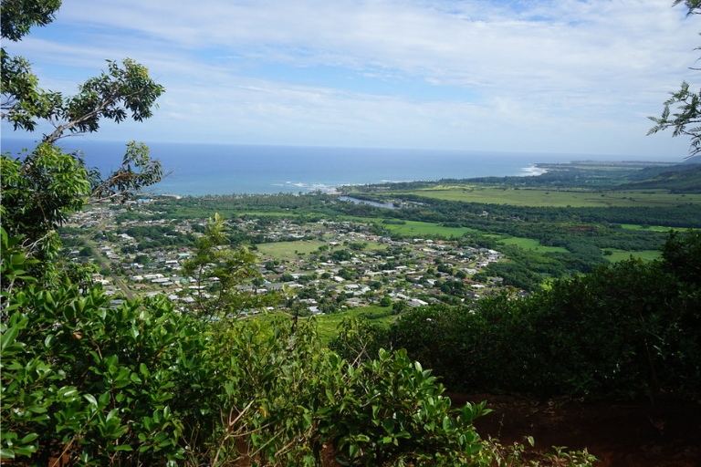 Best Places To Visit In Hawaii - Sleeping Giant Trail