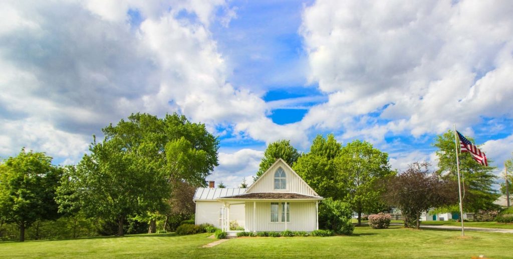Best Places To Visit In Iowa - American Gothic House